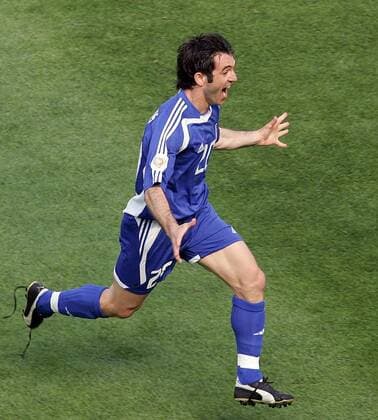 Torschütze Georgios Karagounis (Griechenland) - Torjubel Fußball EM Herren Euro 2004, Europameisterschaft, Länderspiel, Nationalmannschaft, Nationalteam, Gruppe A Einzelbild Porto Freude, Begeisterung,