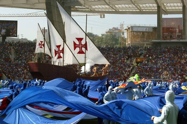 Maritimes Portugal: Bei der Eröffnungsfeier der Europameisterschaft 2004 begibt man sich auf da Gamas Spuren und läßt im Showprogramm die portugiesische Seefahrertradition aufleben Fußball EM Herren Euro 2004, Europameisterschaft, Eröffnung, Eröffnungsfeier, Eröffnungszeremonie, Zeremonie, Feier, Einzelbild Porto