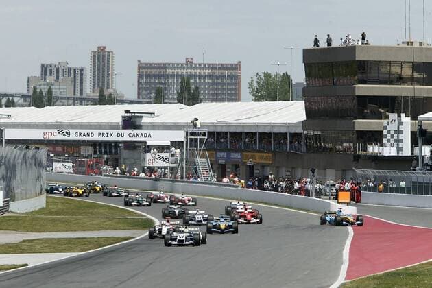Start zum Grand Prix du Canada - Ralf Schumacher (Deutschland BMW-Williams) führt das Fahrerfeld in die erste Kurve Motorsport Grand Prix Herren Großer Preis von Kanada 2004, Formel 1 Weltmeisterschaft, F1, F, GP, WM, Vdig Totale Montreal