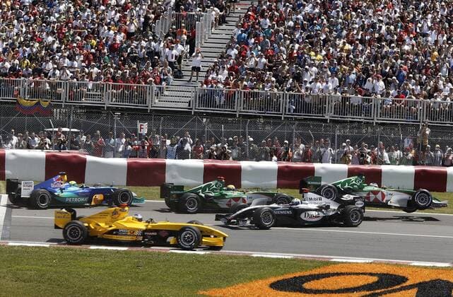 David Coulthard (Schottland McLaren-Mercedes, 2.v.re.) und Christian Klien (Österreich, re.) behindern nach ihrer Startkollision Mark Webber (Australien beide Jaguar), Nick Heidfeld (Deutschland Jordan) und Felipe Massa (Brasilien Sauber-Petronas) Motorsport Grand Prix Herren Großer Preis von Kanada 2004, Formel 1 Weltmeisterschaft, F1, F, GP, WM, Vdig Totale Montreal