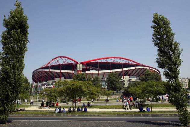 Das Estadio da Luz von Benfica Lissabon - Austragungsstätte bei der Europameisterschaft 2004 in Portugal Fußball EM Herren Euro 2004, Europameisterschaft, Länderspiel, Nationalmannschaft, Nationalteam, Gruppe B, Vdig Totale Estadio da Luz Lissabon