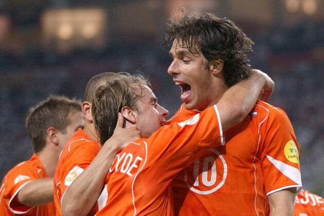Ruud van Nistelrooy (re.) und Andy van der Meyde (beide Niederlande) - Torjubel Fußball EM Herren Euro 2004, Europameisterschaft, Länderspiel, Nationalmannschaft, Nationalteam, Gruppe D, Gruppe Porto Freude, Begeisterung,