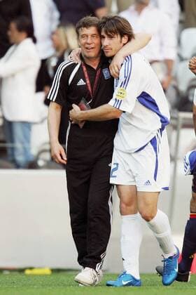 Nationaltrainer Otto Rehhagel jubelt mit Georgios Seitaridis (beide Griechenland) Fußball EM Herren Euro 2004, Europameisterschaft, Länderspiel, Nationalmannschaft, Nationalteam, Gruppe A, Vdig Gruppe Nationaltrikot Porto Freude,