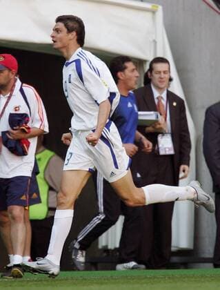 Angelos Charisteas Griechenland) - Torjubel Fußball EM Herren Euro 2004, Europameisterschaft, Nationalmannschaft, Nationalteam, Länderspiel, Vdig, Gruppe A Einzelbild Porto Freude,