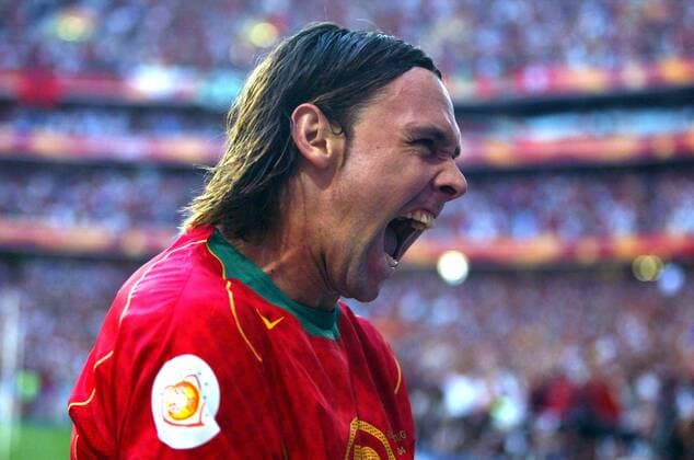 Torschütze Maniche (Portugal) jubelt Fußball EM Herren Euro 2004, Europameisterschaft, Länderspiel, Nationalmannschaft, Nationalteam, Gruppe A Einzelbild Lissabon Freude, Begeisterung  