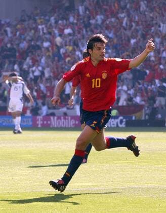 Fernando Morientes (Spanien) - Torjubel Fußball EM Herren Euro 2004, Europameisterschaft, Länderspiel, Nationalmannschaft, Nationalteam, Gruppe A, Vdig Einzelbild Porto Freude,
