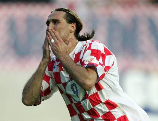 Dado Prso (Kroatien) - Torjubel mit Kusshänden Fußball EM Herren Euro 2004, Europameisterschaft, Länderspiel, Nationalmannschaft, Nationalteam, Gruppe B Einzelbild Leiria Freude,