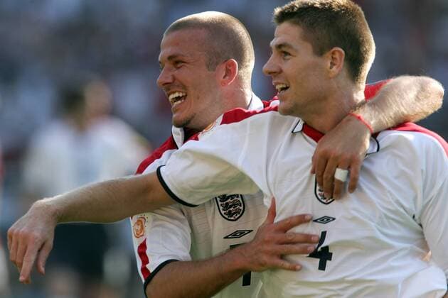 David Beckham (li.) und Steven Gerrard (beide England) - Torjubel Fußball EM Herren Euro 2004, Europameisterschaft, Länderspiel, Nationalmannschaft, Nationalteam, Gruppe B Gruppe Coimbra Freude,