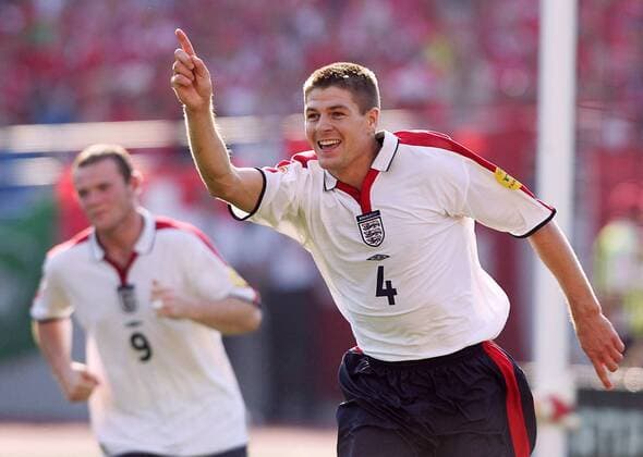Steven Gerrard (England) - Torjubel Fußball EM Herren Euro 2004, Europameisterschaft, Länderspiel, Nationalmannschaft, Nationalteam, Gruppe B Einzelbild Coimbra Begeisterung, Freude,