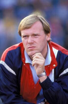 Trainer Hermann Gerland (Bochum) nachdenklich Fußball 1. BL Herren Saison 1986 1987, VfL Bochum Porträt Aufnahmedatum geschätzt Bochum Nachdenklichkeit,