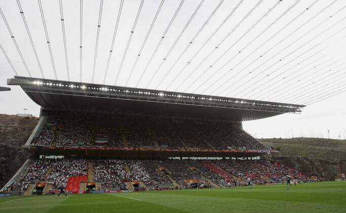 Zuschauertribüne im Estadio Municipal de Braga Fußball EM Herren Euro 2004, Europameisterschaft, Länderspiel, Nationalmannschaft, Nationalteam Totale Braga