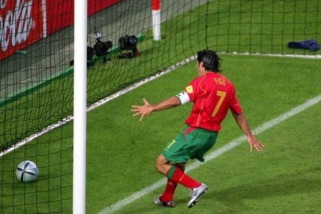 Luis Figo (Portugal) - Torjubel Fußball EM Herren Euro 2004, Europameisterschaft, Länderspiel, Nationalmannschaft, Nationalteam, Gruppe A Einzelbild Lissabon Begeisterung, Freude,  