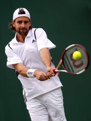Nicolas Kiefer (Deutschland) - Rückhand Tennis Herren All England Championships 2004, Grand Slam, ATP-Tour, Einzelbild Wimbledon London