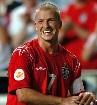 David Beckham (England) zufrieden Fußball EM Herren Euro 2004, Europameisterschaft, Länderspiel, Nationalmannschaft, Nationalteam, Gruppe B Einzelbild Lissabon Freude,