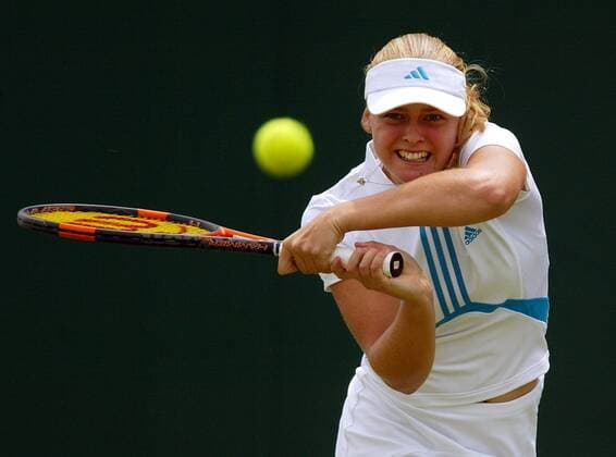 Anna-Lena Groenefeld (Deutschland) - beidhändige Rückhand Tennis Damen All England Championships 2004, Grand Slam, WTA-Tour Einzelbild Wimbledon London Dynamik, Anstrengung