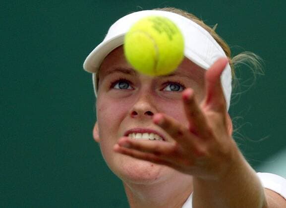 Anna-Lena Groenefeld (Deutschland) - Aufschlag Tennis Damen All England Championships 2004, Grand Slam, WTA-Tour Einzelbild Wimbledon London