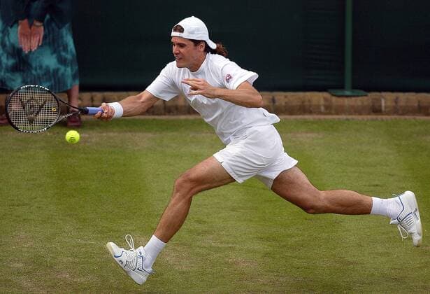 Thomas Haas (Deutschland) - Vorhand Tennis Herren All England Championships 2004, Grand Slam, ATP-Tour, Rasen, Rasenplatz, Rasentennis, Rasenturnier, Einzelbild Wimbledon London Dynamik