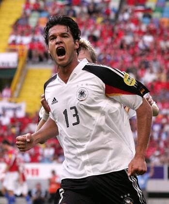 Torschütze Michael Ballack (Deutschland) jubelt Fußball EM Herren Euro 2004, Europameisterschaft, Länderspiel, Nationalmannschaft, Nationalteam, Gruppe D Einzelbild Lissabon Freude, Begeisterung,