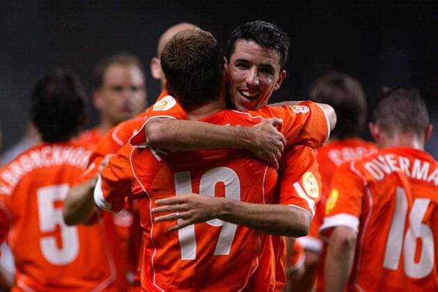 Roy Makaay (re.) und Arjen Robben (beide Niederlande) - Torjubel Fußball EM Herren Euro 2004, Europameisterschaft, Länderspiel, Nationalmannschaft, Nationalteam, Gruppe D Gruppe Braga Freude,  