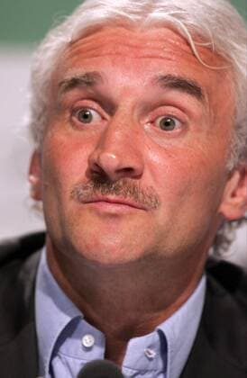 Teamchef Rudi Völler (Deutschland) während der Rücktritts-Pressekonferenz Fußball EM Herren Euro 2004, Europameisterschaft, Nationalmannschaft, Nationalteam, PK, Pressetermin, Vdig Porträt Faro, Almancil