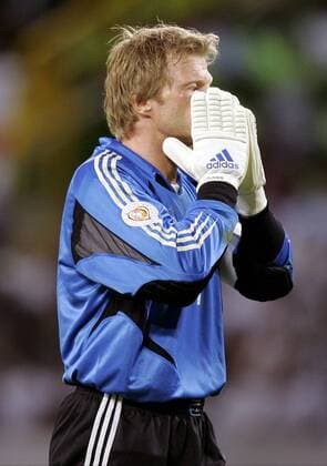 Torwart Oliver Kahn (Deutschland) verzweifelt Fußball EM Herren Euro 2004, Europameisterschaft, Länderspiel, Nationalmannschaft, Nationalteam, Gruppe, D, Vdig Einzelbild Lissabon Enttäuschung, Verzweiflung,