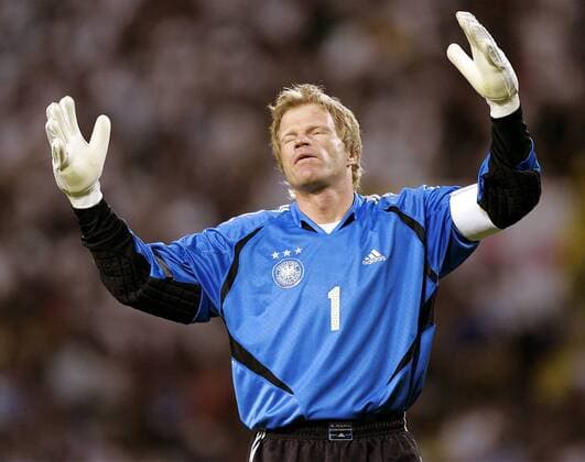 Torwart Oliver Kahn (Deutschland) verzweifelt Fußball EM Herren Euro 2004, Europameisterschaft, Länderspiel, Nationalmannschaft, Nationalteam, Gruppe, D, Vdig Einzelbild Lissabon Enttäuschung, Verzweiflung,