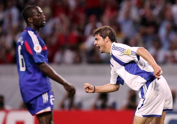 Angelos Charisteas (Griechenland) - Torjubel Fußball EM Herren Euro 2004, Europameisterschaft, Länderspiel, Nationalmannschaft, Nationalteam, Viertelfinale, Vdig Gruppe Lissabon Freude,