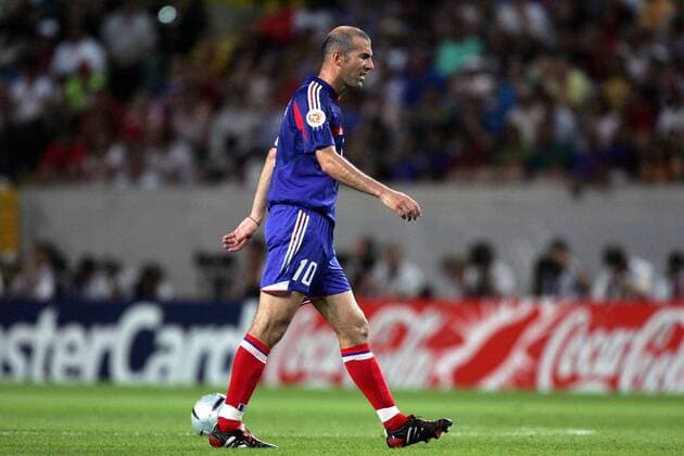 Zinedine Zidane (Frankreich) enttäuscht Fußball EM Herren Euro 2004, Europameisterschaft, Länderspiel, Nationalmannschaft, Nationalteam, Viertelfinale, Vdig Einzelbild Lissabon Enttäuschung,