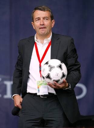 Wolfgang Niersbach (geschäftsführender Vizepräsident Organisationskomitee zur Weltmeisterschaft 2006 Deutschland) anlässlich des Schulkulturfestivals in Köln Fußball WM Herren Schulkulturfestival 2004, Vorschau Weltmeisterschaft 2006, Schulkultur, Festival Einzelbild Köln