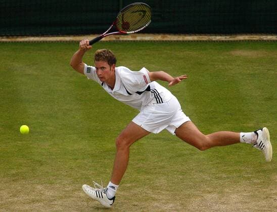 Florian Mayer (Deutschland) - Vorhand Tennis Herren All England Championships 2004, ATP-Tour, Grand Slam, Rasen, Rasenplatz, Rasentennis, Rasenturnier Einzelbild Wimbledon London Dynamik,