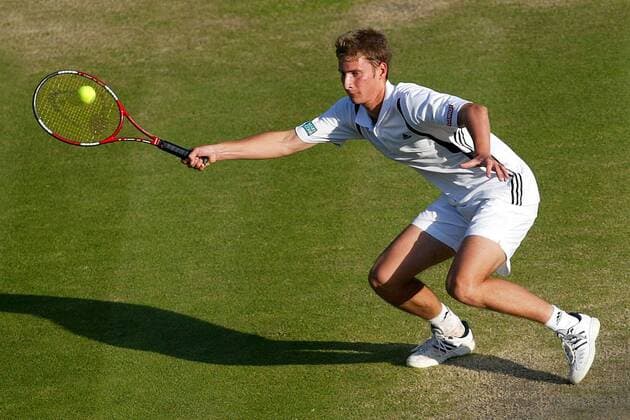 Florian Mayer (Deutschland) - Vorhand Tennis Herren All England Championships 2004, ATP-Tour, Grand Slam, Rasen, Rasenplatz, Rasentennis, Rasenturnier Einzelbild Wimbledon London Dynamik,