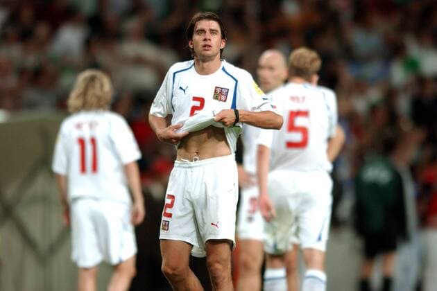 Zdenek Grygera (Tschechien) enttäuscht Fußball EM Herren Euro 2004, Europameisterschaft, Länderspiel, Nationalmannschaft, Nationalteam, Halbfinale Einzelbild Porto Enttäuschung,