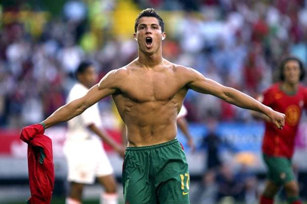 Cristiano Ronaldo (Portugal) - Torjubel Fußball EM Herren Euro 2004, Europameisterschaft, Länderspiel, Nationalmannschaft, Nationalteam, Halbfinale, Aufmacher Einzelbild Lissabon Freude, Begeisterung,