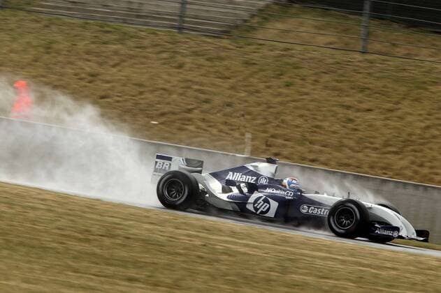 Marc Gene (Spanien BMW-Williams) in seinem Boliden Motorsport Grand Prix Herren Großer Preis von Frankreich 2004, Formel 1 Weltmeisterschaft, F1, F, GP, WM, Freies Training Einzelbild Circuit de Nevers Magny-Cours Dynamik,