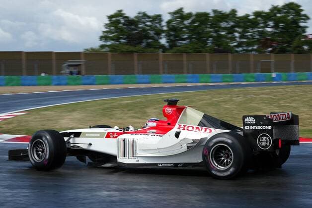 Takuma Sato (Japan BAR-Honda) in seinem Boliden Motorsport Grand Prix Herren Großer Preis von Frankreich 2004, Formel 1 Weltmeisterschaft, F1, F, GP, WM, Freies Training Einzelbild Circuit de Nevers Magny-Cours