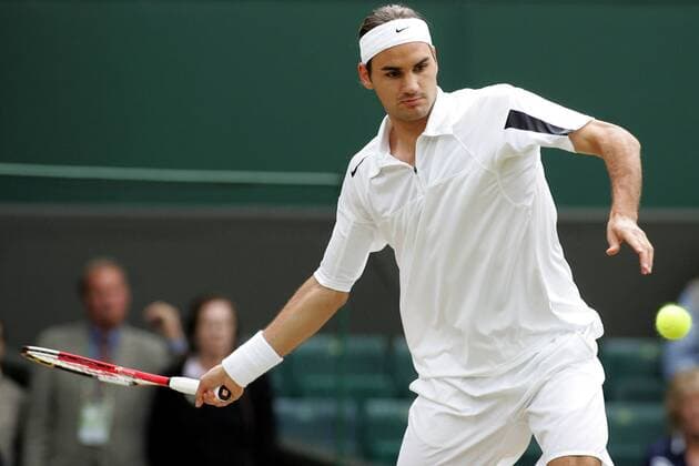 Roger Federer (Schweiz) - Vorhand Tennis Herren All England Championships 2004, ATP-Tour, Grand Slam, Halbfinale, Einzelbild Wimbledon London