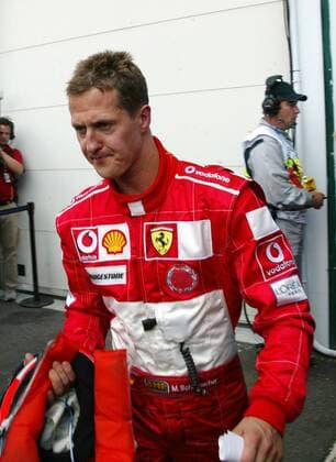 Michael Schumacher (Deutschland Ferrari) zeiht frustriert von dannen Motorsport Grand Prix Herren Großer Preis von Frankreich 2004, Formel 1 Weltmeisterschaft, F1, F, GP, WM, Qualifying Einzelbild Circuit de Nevers Magny-Cours Enttäuschung, Wut