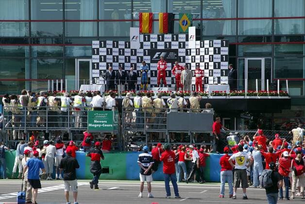 Siegerehrung beim GP von Frankreich 2004 Motorsport Grand Prix Herren Großer Preis von Frankreich 2004, Formel 1 Weltmeisterschaft, F1, F, GP, WM Totale Magny-Cours