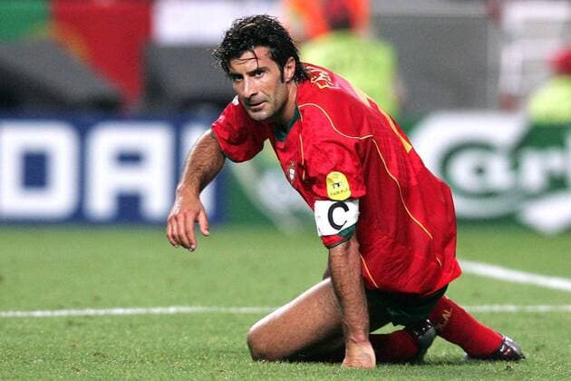 Luis Figo (Portugal) am Boden Fußball EM Herren Euro 2004, Europameisterschaft, Länderspiel, Nationalmannschaft, Nationalteam, Finale, Endspiel Einzelbild Lissabon