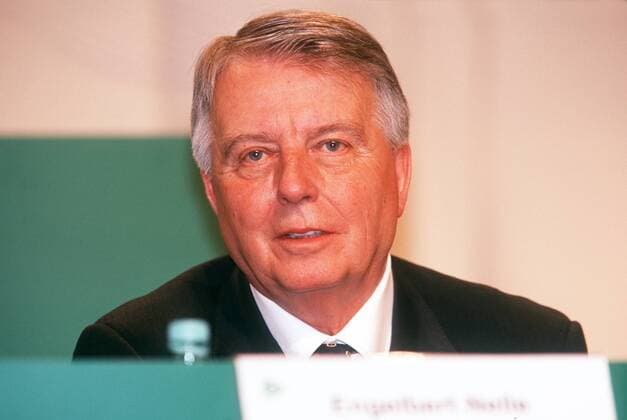 DFB-Vizepräsident Dr. h.c. Engelbert Nelle (Deutschland) Fußball Herren 37. Ordentlicher DFB-Bundestag 2001, Deutscher Fußballbund Porträt Magdeburg
