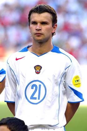 Aleksei Bugaev (Rußland) während der Nationalhymne Fußball EM Herren Euro 2004, Europameisterschaft, Länderspiel, Nationalmannschaft, Nationalteam, Gruppe A Porträt Lissabon