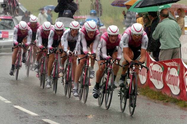 Jan Ullrich (Deutschland, re.) führt das T Mobile Team beim Mannschaftszeitfahren an Radsport Herren Tour de France 2004, Straßenradsport, Straße, Rad, Mannschaftszeitfahren, Zeitfahren Gruppe pan6565 4. Etappe Cambrai - Arras  