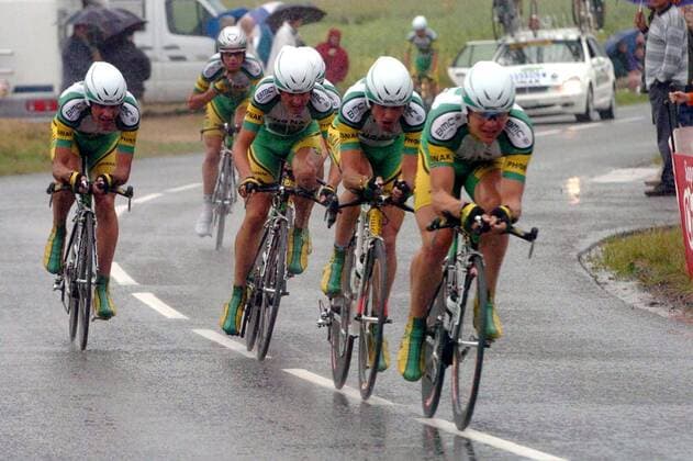 Das Team von Phonak mit Tyler Hamilton (USA, li.) beim Mannschaftszeitfahren Radsport Herren Tour de France 2004, Straßenradsport, Straße, Rad, Mannschaftszeitfahren, Zeitfahren Gruppe pan6565 4. Etappe Cambrai - Arras  