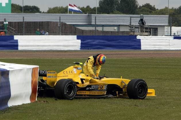 Timo Glock (Deutschland Jordan Cosworth) muß das freie Training aufgrund eines Defekts vorzeitig beenden Motorsport Grand Prix Herren Großer Preis von England 2004, Formel 1 Weltmeisterschaft, F1, F, GP, WM, Freies Training Einzelbild Silverstone