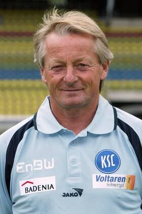 Trainer Lorenz-Günther Köstner (Karlsruher SC) Fußball 2. BL Herren Saison 2004 2005, Vorstellung, Präsentation, Pressetermin, Porträttermin, KSC, Porträt Karlsruhe
