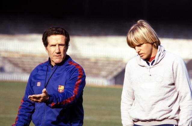 Trainer Helenio Herrera (li.) im Gespräch mit Bernd Schuster (beide FC Barcelona) Fußball Herren DEUTSCHSPRACHIGE SPORTZEITSCHRIFTEN UND -ZEITUNGEN NUR NACH RÜCKSPRACHE, Primera Division 1980 1981 Gruppe Aufnahmedatum geschätzt Barcelona