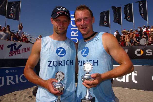 Die Sieger der Zürich Masters 2004: Kay Matysik (li.) und Thomas Kröger (beide Deutschland) Beachvolleyball Herren Zürich Masters 2004, Beach Gruppe Burg auf Fehmarn Freude,