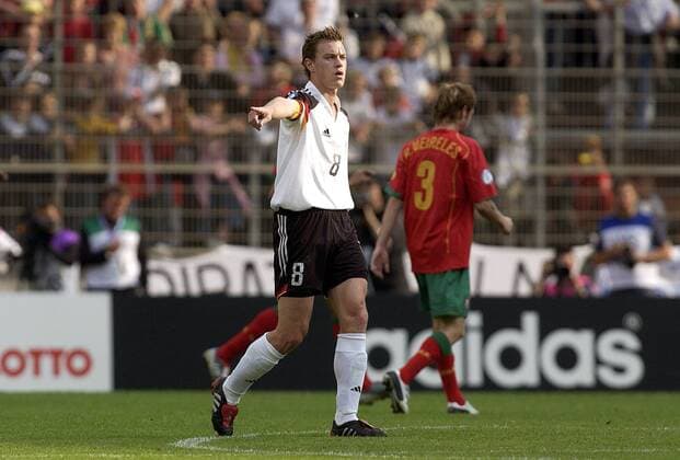 Hanno Balitsch (Deutschland U21) gibt Anweisungen Fußball EM Herren U 21 Europameisterschaft 2004, Länderspiel, Gruppe B, Deutschland - Portugal 1:2, Vdig Einzelbild Mainz