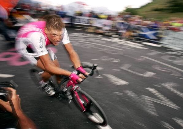 Jan Ullrich (Deutschland T Mobile) Radsport Herren Tour de France 2004, Straßenradsport, Straße, Rad, Zeitfahren, Einzelzeitfahren, Bergzeitfahren, Einzelbild Dhuez 16. Etappe Bourg d Oisans - L Alpe d Huez Dynamik,