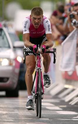 Jan Ullrich (Deutschland T Mobile) Radsport Herren Tour de France 2004, Straßenradsport, Straße, Rad, Zeitfahren, Einzelzeitfahren, Bergzeitfahren, Einzelbild Dhuez 16. Etappe Bourg d Oisans - L Alpe d Huez Anstrengung Erschöpfung